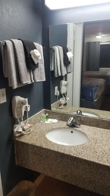 Hotel 2 Queen Beds Hotel Room 126 Wi-Fi Booking Stillwater Ngoại thất bức ảnh